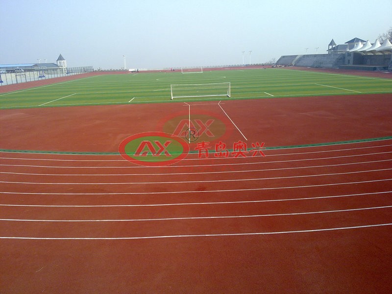 2026山东中小学怎么选塑胶跑道厂家?青岛奥兴塑胶结合青岛/东营/济南校园施工经验讲解
