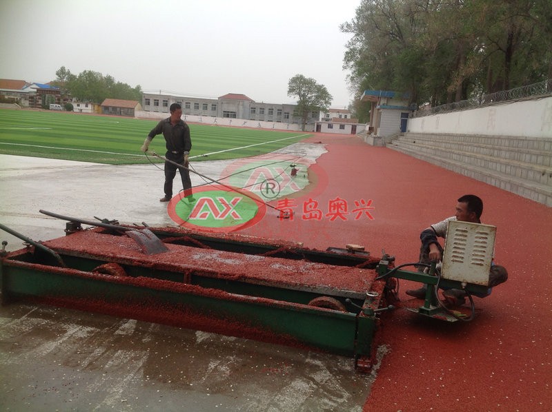 1784168732148105.jpg 1全塑透气型塑胶跑道施工现场 (11)_水印.jpg