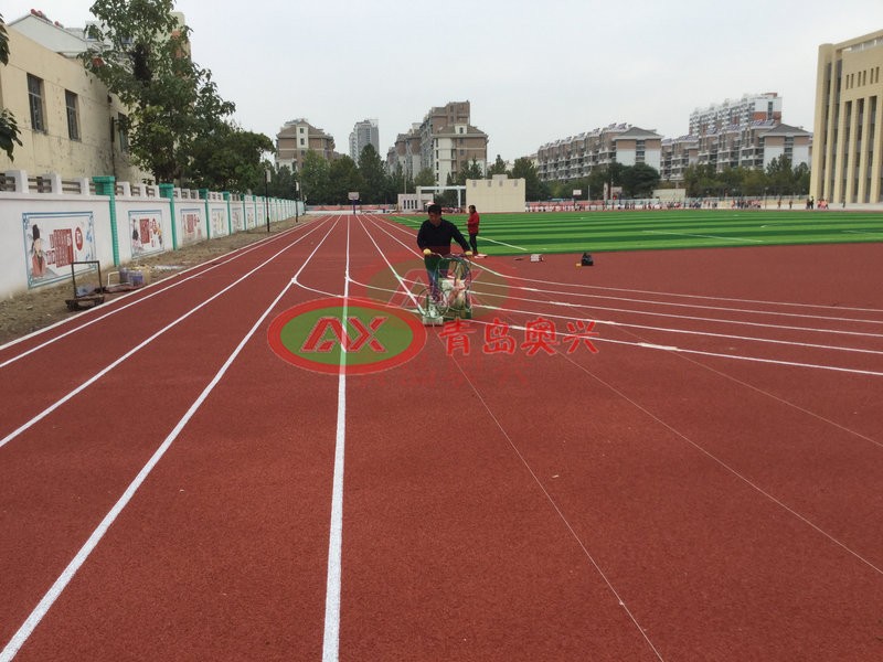 山东暑期高温天塑胶跑道施工指南:3 项核心调整,避免起泡开裂