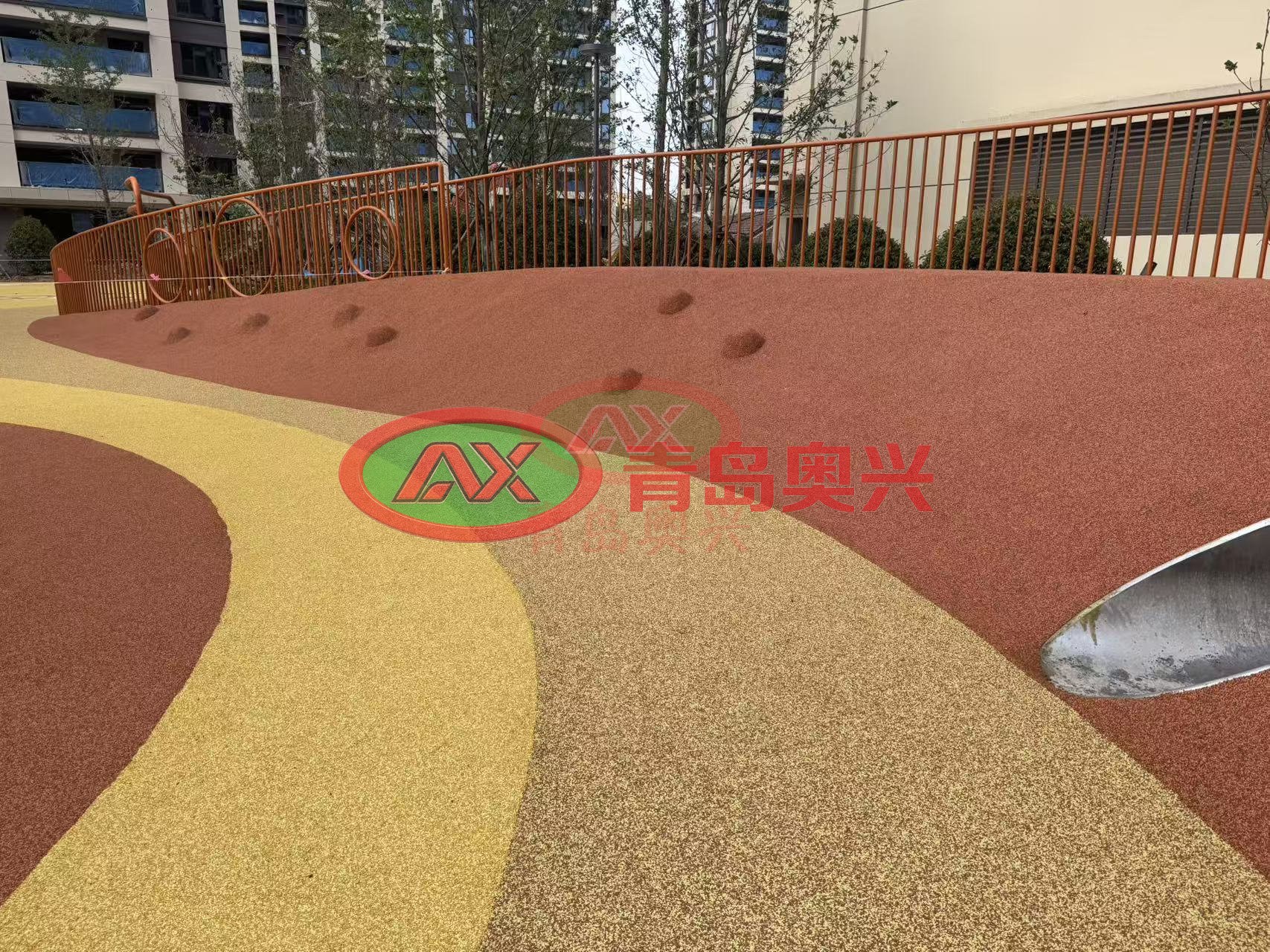 1784709650149038.jpg 幼儿园EPDM塑胶跑道_水印.jpg