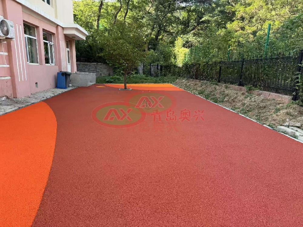 青岛奥兴塑胶跑道技术白皮书:材质、工艺、规格与选型标准
